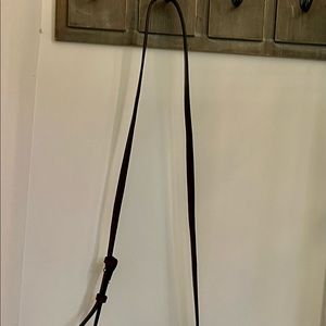 LIKE NEW -Adorable leather & straw crossbody w/feather adornment &zipper closure